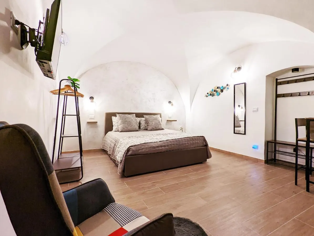 Dama Suite Love & Private Jacuzzi 0*, Bari Italy